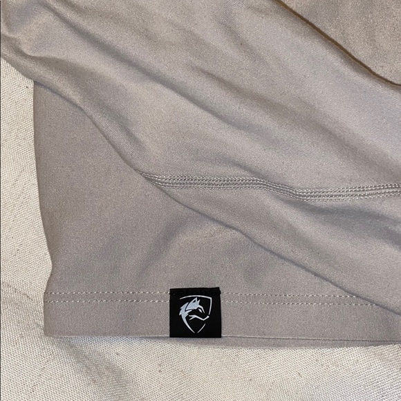 Alphalete workout crop top - Picture 2 of 3